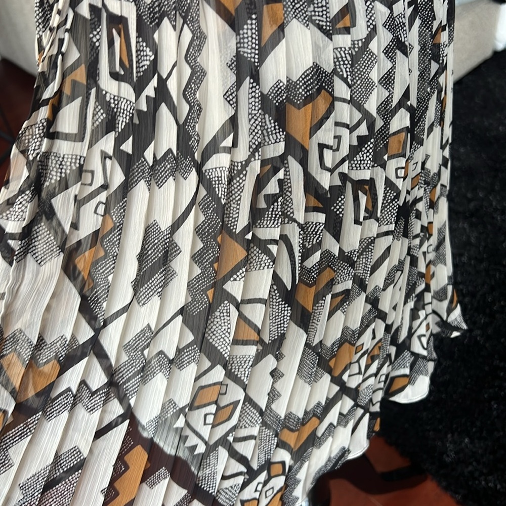 Pleated Dress Pattern With Red Color Block Top - image 2